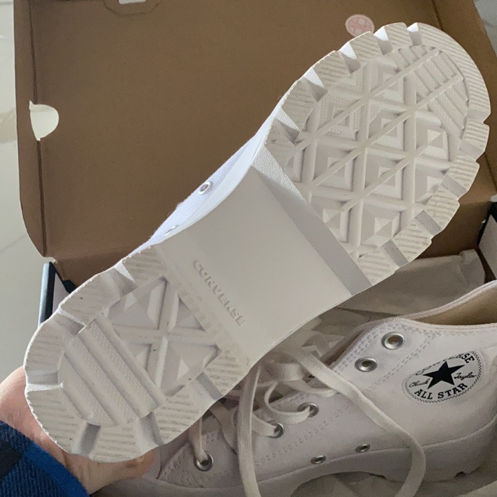 Shoes - Picture 6 of 9
